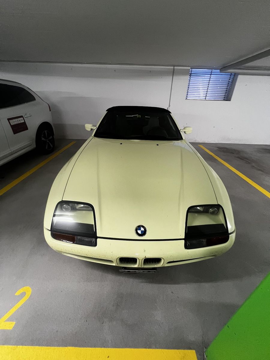 A classic BMW Z1 from the clinic's Google photos